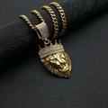 Collar hip hop cabeza de león con colgante corona y cadena cubana chapada en oro - Colgante de León Dorado con Cierre Iced-out