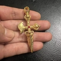 Alleen gouden hanger