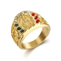 Dettaglio dell'anello dorato della Vergine Maria con cristalli rossi, verdi e bianchi - US 7 / Oro