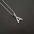 Dettaglio del ciondolo lettera A d'argento con zirconi AAA su catena veneziana - Ciondolo A Solo (Senza Catena) / Color Acciaio