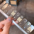Adesivi per unghie beige french semitrasparenti con glitter oro e motivi a conchiglia - Foglio Nudo (TL361)