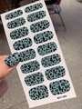 Dettaglio degli adesivi per unghie con stampa leopardata grigia e finitura lucida liscia - Stile Stampa Leopardata(LT-058)