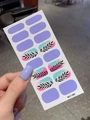Nahaufnahme helllilane Nagelsticker mit Blattmuster und geometrischen Formen auf Nägeln - Hellviolettes Blatt geometrischer Patchwork-Stil (LT-060) / Einzelblätter