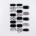 Nagelaufkleber Set mit Kuhmuster und schwarzen sowie silbernen Glitzer-Designs - 16 Tipps