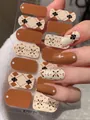 Dettaglio di adesivi per unghie con motivo a rombi caramello e crema per autunno inverno - Stile Plaid Britannico Caramello Vintage (PDD-211)