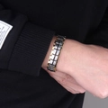 Pulsera magnética bicolor de acero inoxidable para hombre con eslabones pulidos y cepillados - Estilo 2