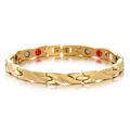 Details des goldenen Magnetarmbands mit eingelegten Heilsteinen und Flechtstruktur - Gold Stil