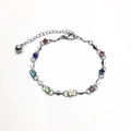 Pulsera angular plateada con circonitas de colores y un delicado colgante de cascabel - Circonita de Colores