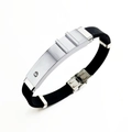Détail du bracelet en silicone noir avec plaque en acier inoxydable et petit cristal - Couleur Acier
