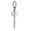 Orecchini minimalisti in acciaio argento con ciondolo a quadrifoglio e catena pendente - Fiore di prugno - Argento / Fiore di prugno - Argento