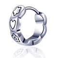 Orecchini a cerchio in argento con motivi floreali e cuori e bordi ondulati su bianco - Forma Fiore Argento Antico