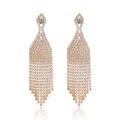 Funkelnde lange Strass-Ohrringe mit Gold-Finish und herabhängenden Kristallketten - Gold