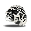 Detailed close-up of retro gothic skull ring in oxidized stainless steel with flame motif - 23# / Antique Silver