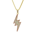 Gouden hiphop-ketting met bliksemhanger en roze-witte strass-steentjes glanzend. - Goud