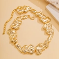 Goldene grobe Halskette mit unregelmäßiger Lava-Metallstruktur und verstellbarem Verschluss - Dicker Geschmolzene Lava Gold Stil (06085)