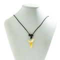 Collier ethnique pour homme avec pendentif dent de requin ivoire et perles de bois - Style Noir 2 (06039)