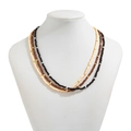 Collier bohème à trois couches en noir, marron et crème avec accents dorés métallisés - Couleur Mixte (Noir/Brun/Beige)