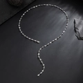 Collar largo plateado en Y para hombre con detalles de corazones y circonitas brillantes - Plateado