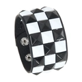 Bracciale punk in pelle con borchie a piramide bianche e nere e chiusura a scatto - Tre file