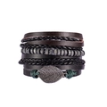 Dettaglio del bracciale multistrato con ciondolo a foglia in metallo e perline di legno - Stile Ciondolo a Foglia Perline di Legno (款式2)