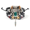 Dettaglio del bracciale multistrato in pelle con ciondolo gufo e perline in legno - Stile Piuma di Gufo (RH002-2)