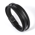 Détail d'un bracelet multicouche en cuir tressé noir avec fermoir magnétique en métal mat - Cuir Noir Boucle Noire