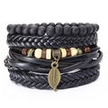Détail d'un bracelet multicouche en cuir noir avec pendentif feuille en métal bronzé - TZ4-A019 Feuille en Métal