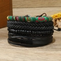 Détails de bracelets bohèmes superposés avec corde tissée colorée et textures de cuir noir - Style Ethnique Tressé Vert Rouge Jaune (14)