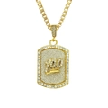 Nahaufnahme des goldenen Erkennungsmarken-Anhängers mit Zahl 100 und Mikro-Pavé-Kristallen - 2.5mm*70cm / Gold