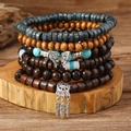Mehrlagiges Boho-Armband-Set mit Türkis, Holzperlen, Schmetterlings- und Feder-Anhänger - Schmetterling Traumfänger Stil