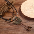 Vintage-Halskette mit Bronze-Schmetterlingsanhänger und Boho-Perlen am Kordelzug - Braun