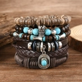 Detailansicht der Boho-Armbänder mit Türkissteinen, Holzperlen und Silberanhängern - Krone Türkis Set (6)