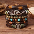 Nahaufnahme von mehrlagigen Boho-Armbändern mit Lebensbaum- und Notenschlüssel-Anhängern - Musiknote Lebensbaum Set (8)