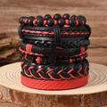 Set di bracciali multistrato da uomo in pelle nera con perle di legno e croce metallica - Nero-Rosso