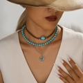 Detail van een bohemian gelaagde kettingset met turquoise kralen en een cactus-hanger - 11 Cactus Halsketting Set