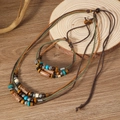 Mehrlagige Bohème-Holzperlenkette mit Türkis-Akzenten und gewebten Seildetails - Halskette + Armband 2-teiliges Set