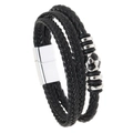 Detailaufnahme des drelagigen Lederarmbands mit Fußball-Perle und Magnetverschluss - Silber Fußball Stil (01)