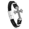 Detailopname van gevlochten leren armband voor heren met vintage kruis en sluiting - Zwart