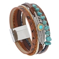 Bracciale multistrato in pelle stile boho con pietre turchesi e ciondolo a piuma - Marrone + Turchese