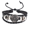 Détail d'un bracelet multicouche en cuir pour homme avec boucle en alliage et cordons - Style Bouclier Loup Aigle / Noir