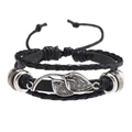 Détail du bracelet multicouche en cuir avec feuilles en métal et tresses noires - Style Feuille / Noir