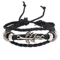 Détail d'un bracelet multicouche en cuir tressé noir avec pendentif feuille argentée ajustable - Style de Branche / Noir