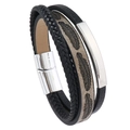 Détail du bracelet en cuir pour homme avec motif plume et fermoir magnétique argenté - Blanc Cassé