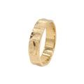 Anello minimalista in acciaio al titanio dorato con finitura martellata da uomo - US 7 / Oro