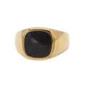 Anello sigillo quadrato in smalto nero placcato oro minimalista su sfondo bianco per unisex - US 7 / Oro