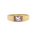 Anillo minimalista de acero inoxidable dorado con una gema rosa rectangular - Color Oro Piedra Rosa