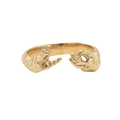 Anello retrò color oro con design a stretta di mano e finitura in metallo testurizzato - US 7 / Oro