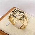 Goldener Edelstahlring im Retro-Stil mit künstlerischer Nummer 13 auf Samtständer - US 7 / Gold