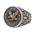 Anello da uomo retrò con rilievo di aquila dorata su fondo nero e incisione floreale - US 7 / Oro e Argento