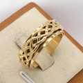 Polierter goldener keltischer Knoten-Drehring für Herren aus robustem Titanstahl - US 7 / Gold